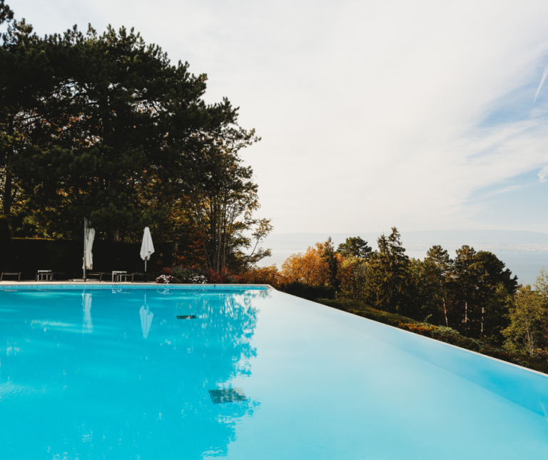 Swimming-pool-cleaning-costa-blanca-768x